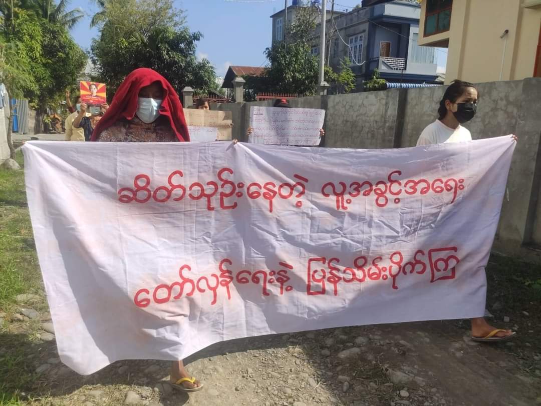 ActivistLittle's tweet photo. Anti-coup revolutionary strike in Sagaing's Kale as 309th day, despite brutal crackdowns, without a day off. 🪧

#Dec13Coup #WarCrimesOfJunta #WhatsHappeningInMyanmar https://t.co/rI909T9ehm
