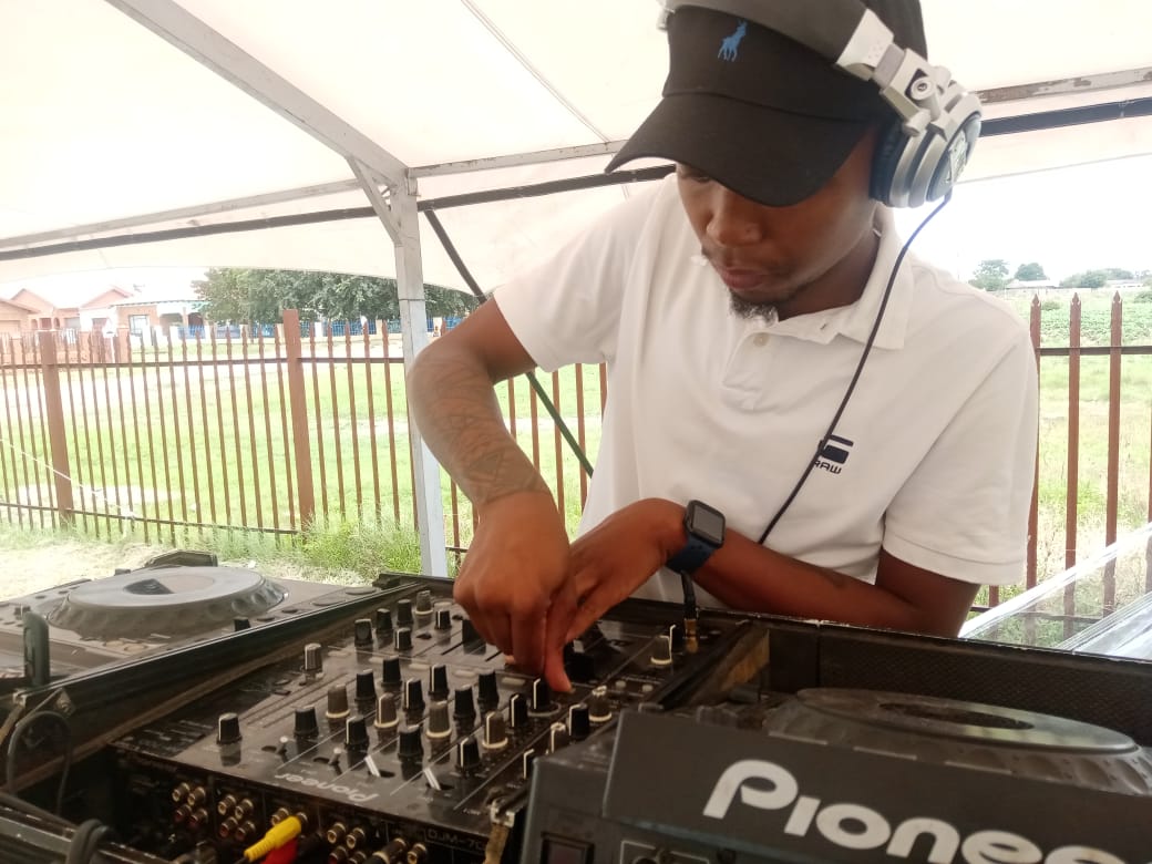 DJ_Bhudha's tweet photo. House Music was served this past weekend at the  ULTIMATE GROOVE 🎧🎶❤️

#DeepHouse #MusicIsAUniversalLanguage https://t.co/ao2uYQ22Sv