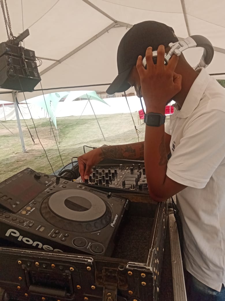 DJ_Bhudha's tweet photo. House Music was served this past weekend at the  ULTIMATE GROOVE 🎧🎶❤️

#DeepHouse #MusicIsAUniversalLanguage https://t.co/ao2uYQ22Sv