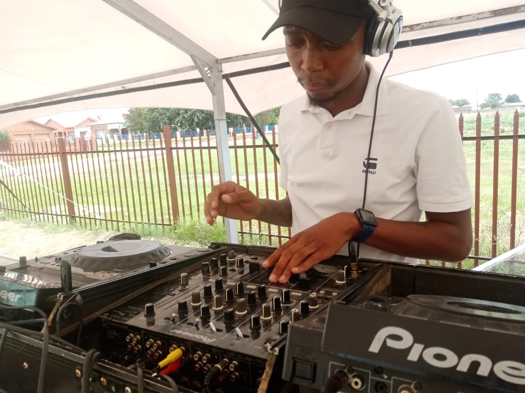 DJ_Bhudha's tweet photo. House Music was served this past weekend at the  ULTIMATE GROOVE 🎧🎶❤️

#DeepHouse #MusicIsAUniversalLanguage https://t.co/ao2uYQ22Sv