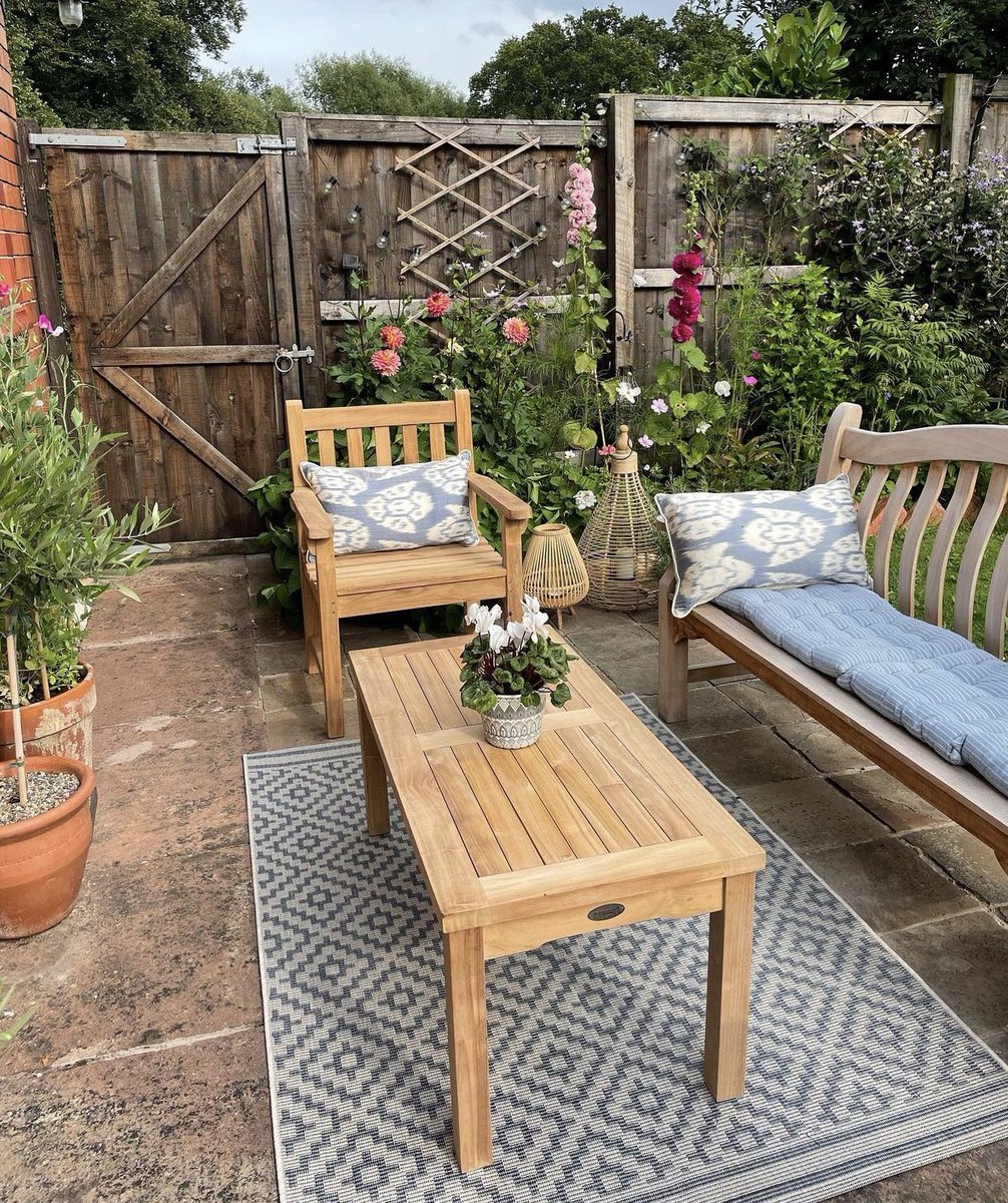 JAHomeandGarden's tweet image. Bringing you some Spring inspiration today with perfect patio set-up by @whatkathydidnext (Instagram) 💫

Featuring a coffee table and chair from our teak range.

#springsetup #dreamingofsunshine