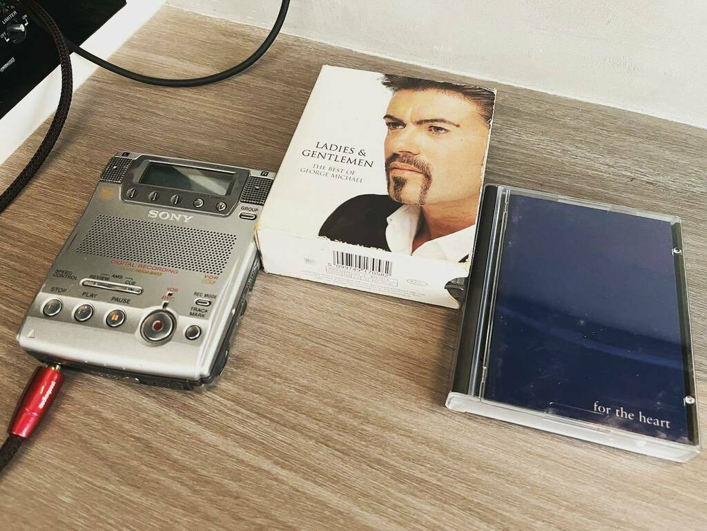 tomhk's tweet photo. MD still rocks #sonymd #georgemichael https://t.co/X69dpvG4IB https://t.co/v2YptDRn09
