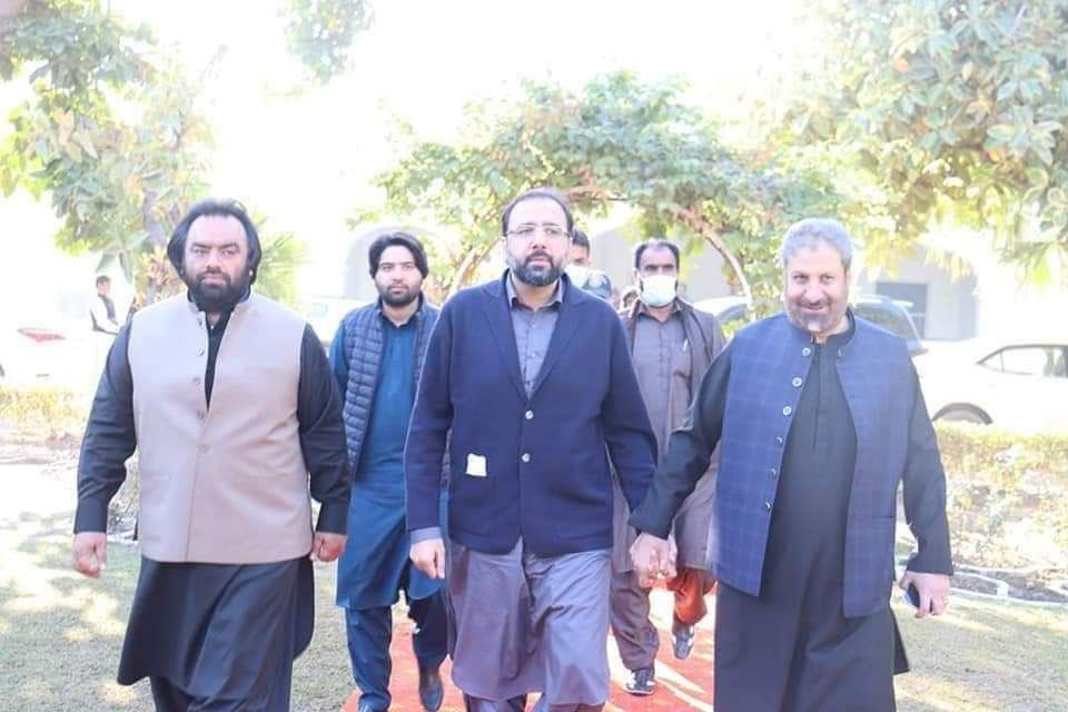 ChSalikHussain's tweet photo. الحمدللہ عوام کا دیرینہ مطالبہ پایہ تکمیل کی جانب گامزن!
وزیراعظم عمران خان نے بلکسر-میانوالی-مظفر گڑھ روڈ کا افتتاح کردیا، جو انشاء اللّٰہ ۱۸ ماہ کی قلیل مدت میں مکمل کرلی جائے گی۔ https://t.co/bLpYKg3mPQ