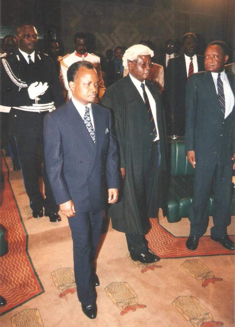 ShiMutale98's tweet photo. Droughts?

Fresh from ousting UNIP, President Chiluba's victory parade was short-lived.

By Dec, 1991, a sweeping severe drought wrecked the farming season.

Chiluba swung into action, he declared a national disaster a month later. 

The worst drought of his Presidency. 1/3 https://t.co/3lOzusIiw8