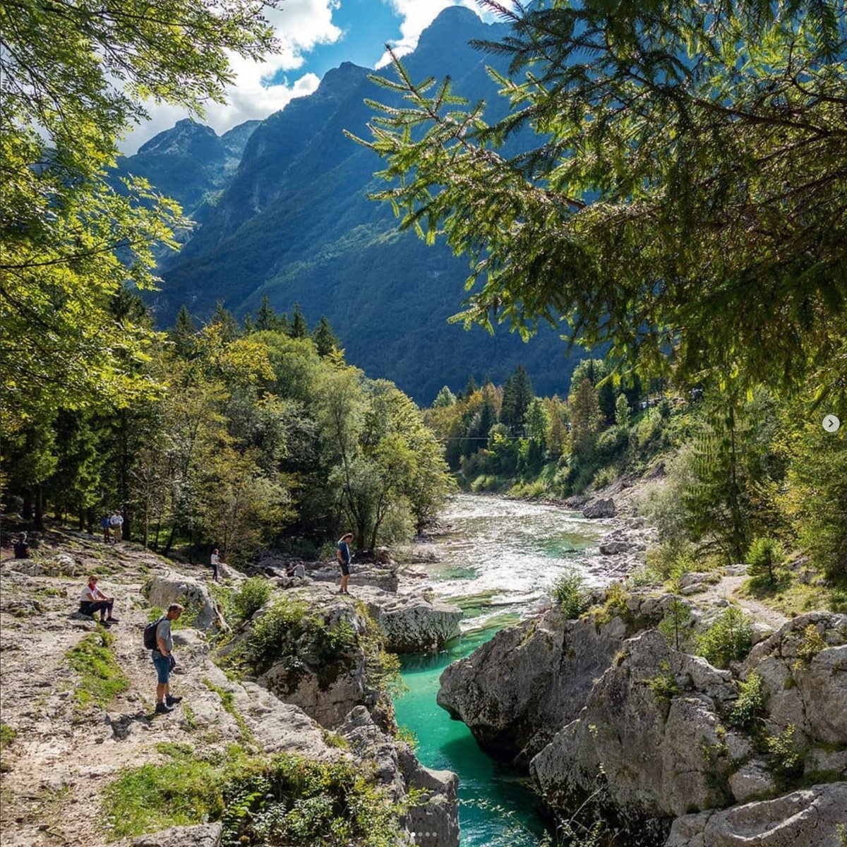 DustyBootsBlog's tweet photo. Blau, blauer, #Soča-blau.

Die leuchtende Farbe dieses kleinen Gebirgsflusses ist legendär und macht die #Kraxelei entlang der tief eingeschnittenen Felsen auch zu einem visuellen Fest.

#sočavalley #slowenien #visitslovenia #triglavnationalpark #outdoor #berge #natur #draußen https://t.co/RR5oKFnp0E