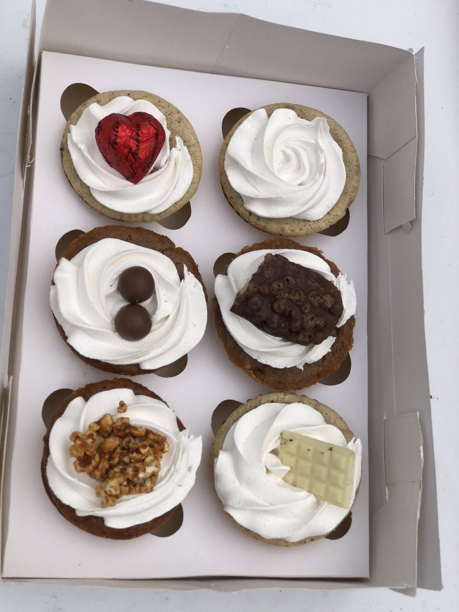 Cakelicious4's tweet photo. Carrot cuppies..
Caramel popcorn..
Whipped cream Frosting...

We aim to give your taste buds a memorable experience 😊😊..
For bookings and enquiries kindly send a DM or call 07039123273..

Please Retweet 🙏 🙏 https://t.co/hsqojMAQQS