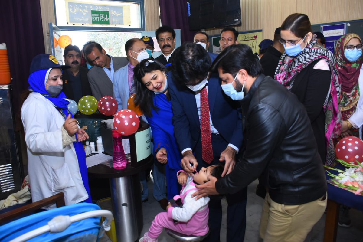 DCRawalpindi's tweet photo. Deputy Commissioner Rawalpindi inagurated National Immunization Campaign by adminstering polio vaccination drops to children at BHU Kotha Kalan.
Parents are requested to cooperate with health teams and get vaccinated your children upto 5 years.
@PSHDept 
@PunjabReforms 
@PakPMO https://t.co/Bju6dlSTTX