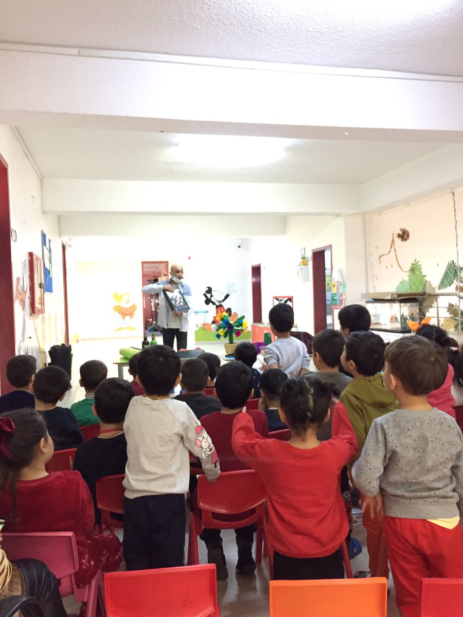 adymnsumer's tweet photo. Okulumuzda İlizyonist Enis TALAS’ı ağırladık. Çok güzel bir gösteri oldu. Kendisine teşekkür ederiz. https://t.co/hNzTNdpAsq