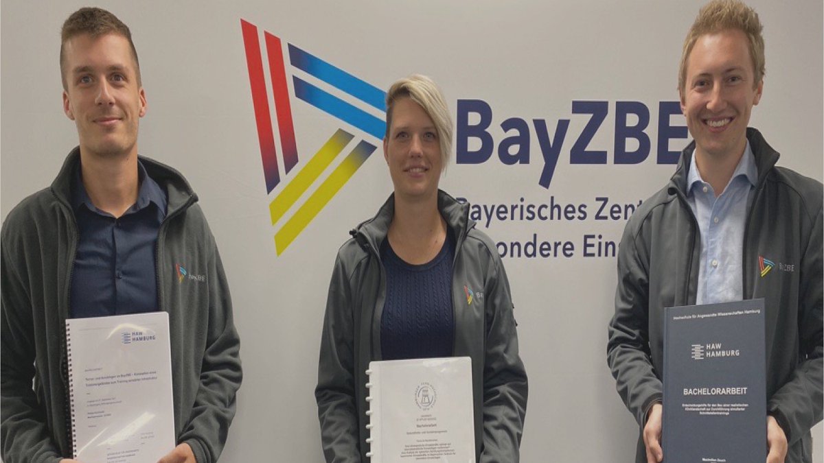 BayZbe's tweet photo. 📣Stillstand bedeutet Rückschritt. So haben sich das wohl auch unsere drei Mitarbeiter Philipp, Corinna und Max gedacht😜. (v. links n. rechts)

Alle drei haben ihre #Bachelorarbeit im BayZBE geschrieben und wirklich wichtige und interessante Themen gewählt! 

#bayzbe #ehrenamt https://t.co/23PPUMJjYS