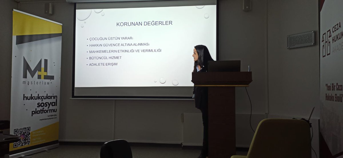 Stajyer öğrenci ve stajyer avukatlarımız tarafından, yeni kurulan spesifik mahkemelere ilişkin ofis içi bilgilendirme sunumu yapıldı.