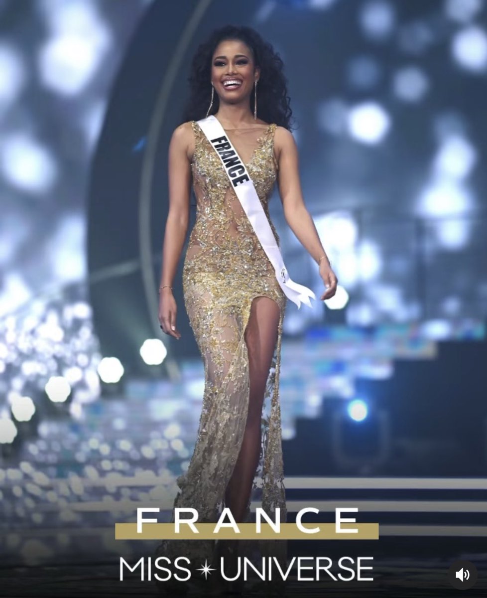 Félicitations à Clémence qui se place dans le top 10 du concours Miss Univers! Un parcours exceptionnel pour notre française qui a intégré la compétition quelques jours seulement avant la finale ! <a href="/clemencebotino/">Clémence Botino 🌸</a> <a href="/MissFrance/">Miss France</a> #missfrance #missunivers