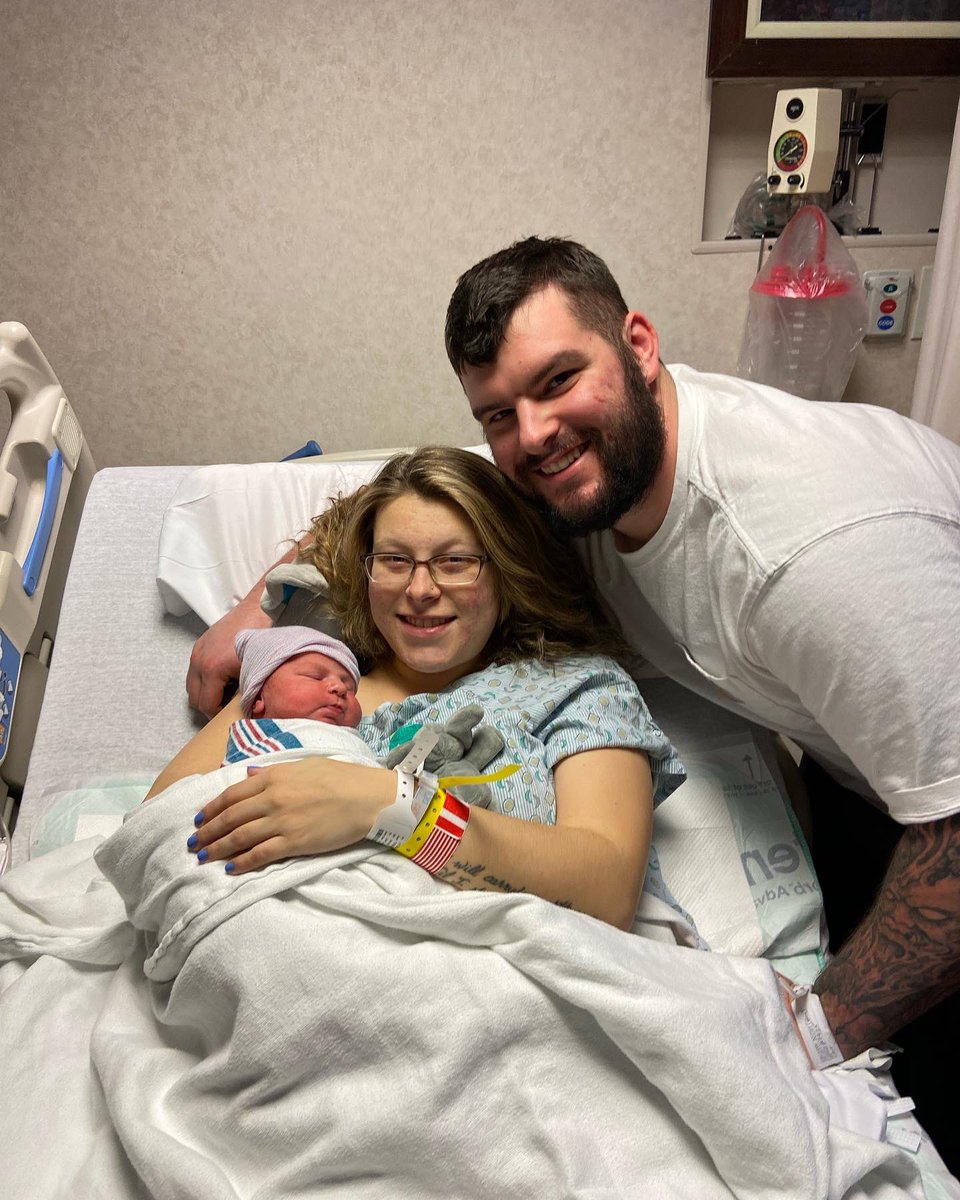 HonsakerNicole's tweet photo. camden michael pierce born at 9:25am on december 11, 2021. weighing 7lbs 10 ounces &amp; 20in long 🥺💙👣 https://t.co/VBB3DUk4eW