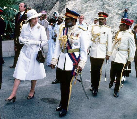 ix_ele's tweet photo. أعز الرجال وأنقاهم، والملكة اليزابيث.
1979 🇴🇲.

#العلاقات_العمانية_البريطانية https://t.co/YlxRzBn0ps