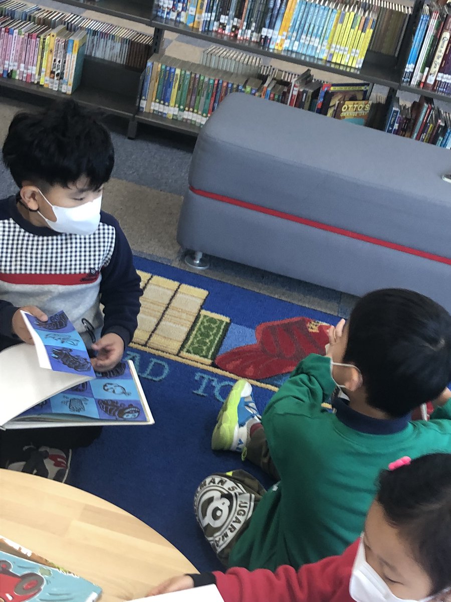 And this is how we discuss and share our books in JK…the chatter is amazing. @SeoulSchool #librarylife