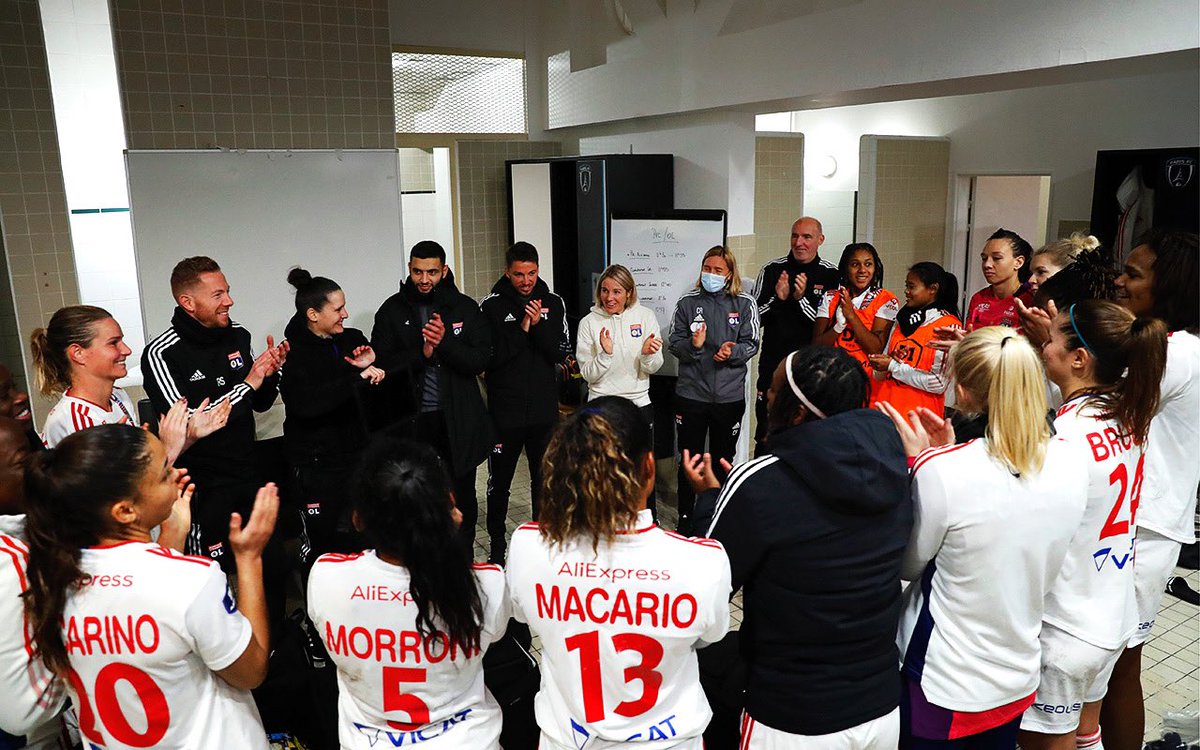 Préparation de la dernière journée de Champions League mercredi 💥🔴🔵

Année 2021 très intense 🤯🤪 

Keep it that way 🦁