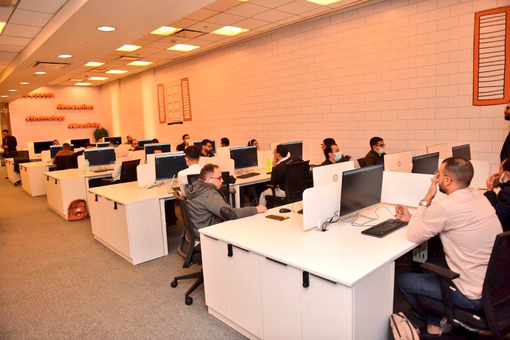 .<a href="/Orange_Egypt/">Orange Egypt</a> rejoint la grande famille des #OrangeDigitalCenters, au service de l'égalité numérique et de l'inclusion sociale, grâce à un #Fablab <a href="/FondationOrange/">FondationOrange</a>, un incubateur, @Orange_DV, et une école de code réunis ! <a href="/srichard/">Stéphane Richard</a> <a href="/YasserShaker_/">Yasser Shaker</a> <a href="/AsmaEnnaifer/">Asma Ennaifer</a> 👏👏👏