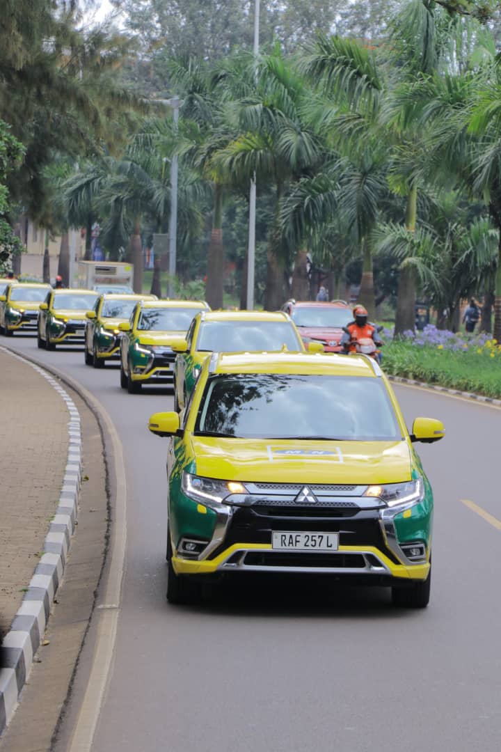 MTNRwanda's tweet photo. To kick off this initiative, We have swapped out 15% of our fleet for electric vehicles. As seen in our #GoGreenDrive from our Remera office to our MTN Nyarutarama Headquarters!

@Greanleaf_Auto
@GGGI_Rwanda
@oakdanny
@REMA_Rwanda

#LetsGoGreen
#BrighterLives https://t.co/sH5l4AjPvn