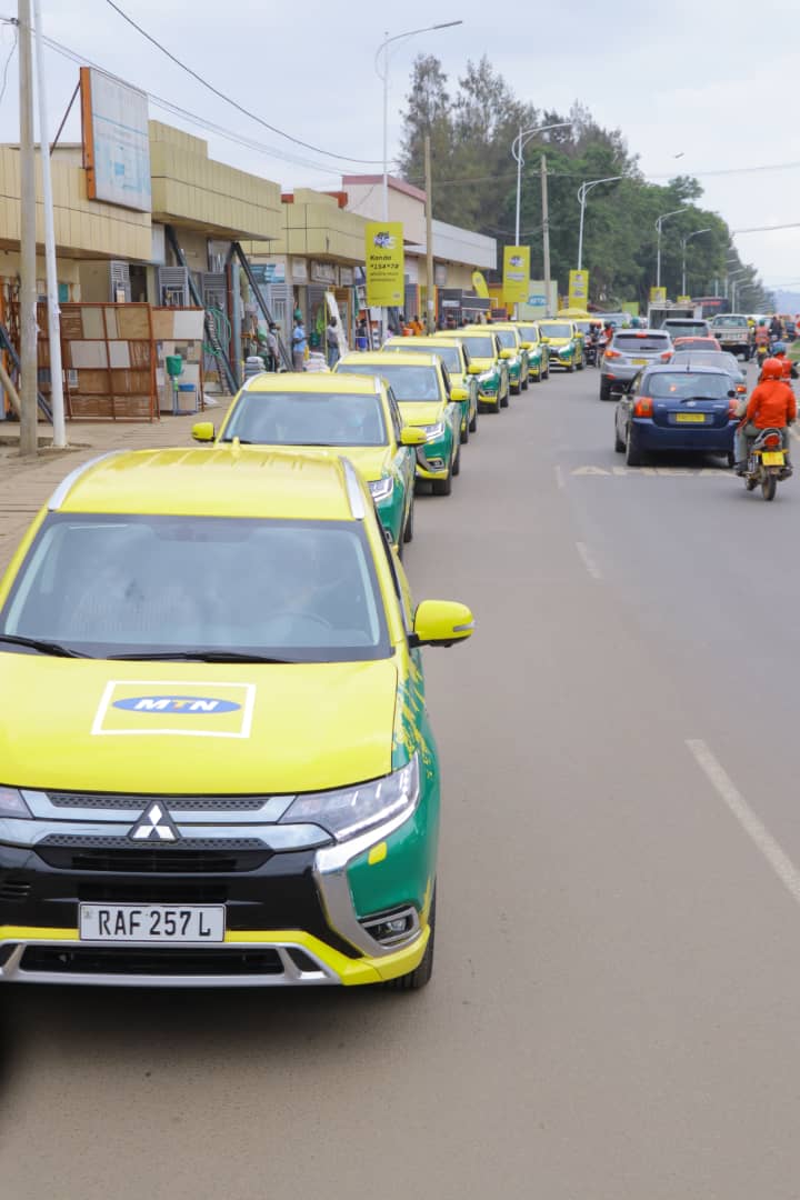 MTNRwanda's tweet photo. To kick off this initiative, We have swapped out 15% of our fleet for electric vehicles. As seen in our #GoGreenDrive from our Remera office to our MTN Nyarutarama Headquarters!

@Greanleaf_Auto
@GGGI_Rwanda
@oakdanny
@REMA_Rwanda

#LetsGoGreen
#BrighterLives https://t.co/sH5l4AjPvn