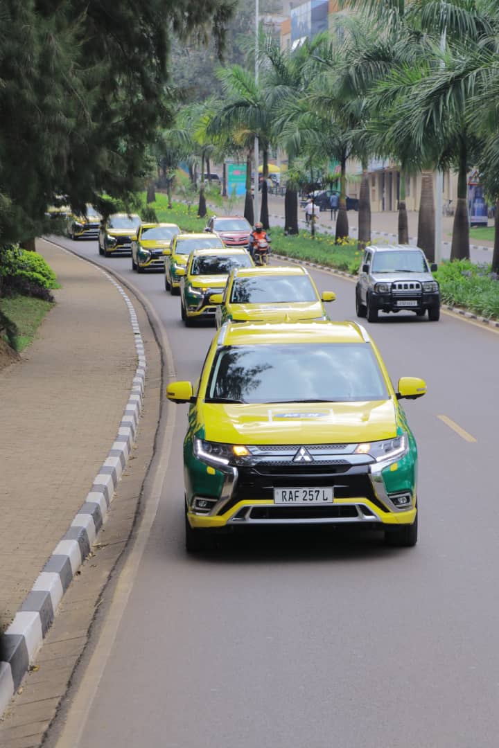 MTNRwanda's tweet photo. To kick off this initiative, We have swapped out 15% of our fleet for electric vehicles. As seen in our #GoGreenDrive from our Remera office to our MTN Nyarutarama Headquarters!

@Greanleaf_Auto
@GGGI_Rwanda
@oakdanny
@REMA_Rwanda

#LetsGoGreen
#BrighterLives https://t.co/sH5l4AjPvn