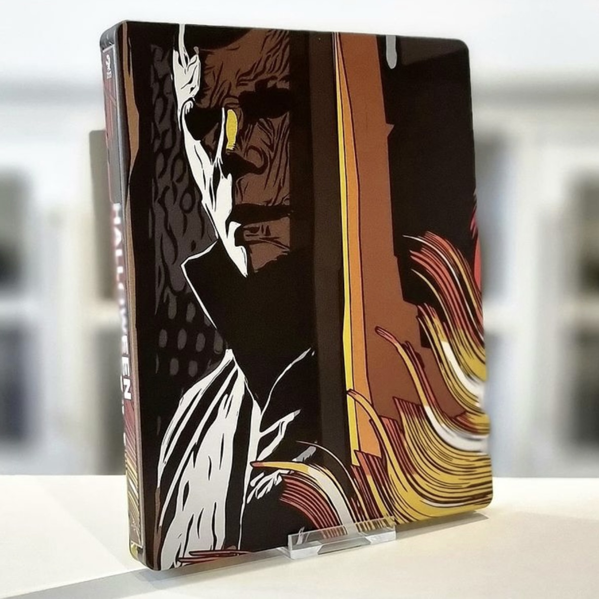 titansofcult's tweet photo. "He's waited for this night. he's waited for me. I've waited for him." 🔪

Thank you! 📸 @armouredmedia

#titansofcult #steelbook #steelbookcollector #collectables #cultclassics #halloween2018 #michaelmyers #halloweenmovie #horrormovie #horrorcollections #johncarpenter https://t.co/z9Zra6gb0X