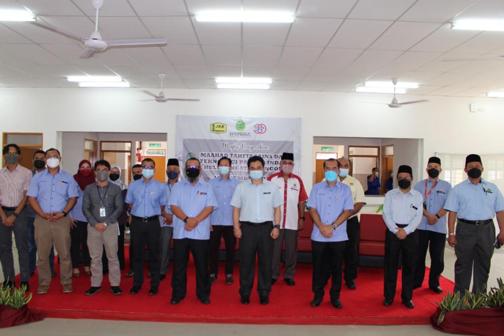 JKRSelangor's tweet photo. 13.1212021 - Majlis Penyerahan Projek Maahad Tahfiz Sains &amp; Teknologi Pandan Indah Hulu Langat Selangor @JAISelangor @JKR_Hulu_Langat @PengarahJKRSEL https://t.co/4NyxsULfN9