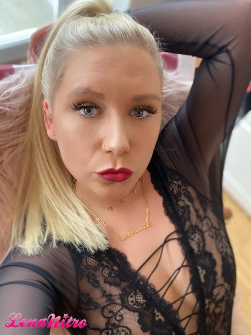 Jetzt geht&acute;s los... 😍😍😍 Letzte Camshow in diesem Jahr! 💋  Gehe dazu einfach auf >>> https://t.co/OSYlxetmG1