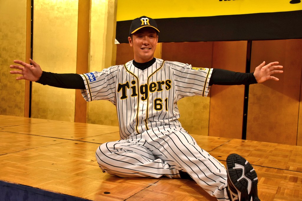 yasuda_mi1924's tweet photo. 阪神新入団選手発表
ドラフト6位 「61」豊田
「高校(東海大相模)、大学(国際武道大)、社会人(日立製作所)と縦じまを着ていたので縁を感じる。最初の目標は開幕1軍。1年間ケガなく活躍できれば」
矢野監督
「都市対抗は張り切り過ぎたせいか、足の肉離れをしたが、それも気持ちの現れ」
#tigers #豊田寛 https://t.co/u7ROKxQtG7