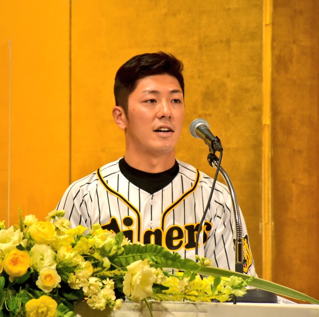 yasuda_mi1924's tweet photo. 阪神新入団選手発表
ドラフト6位 「61」豊田
「高校(東海大相模)、大学(国際武道大)、社会人(日立製作所)と縦じまを着ていたので縁を感じる。最初の目標は開幕1軍。1年間ケガなく活躍できれば」
矢野監督
「都市対抗は張り切り過ぎたせいか、足の肉離れをしたが、それも気持ちの現れ」
#tigers #豊田寛 https://t.co/u7ROKxQtG7