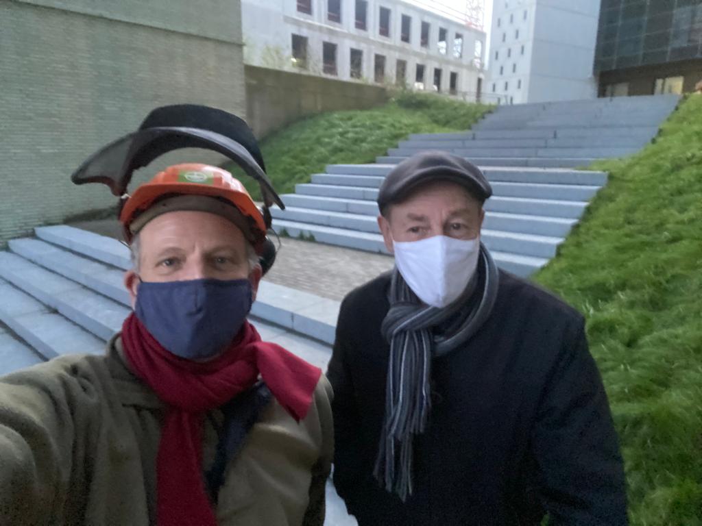 VIB-KU Leuven Center for Brain & Disease Research (@cbd_vib) on Twitter photo On Saturday, Raymond Spans and Wim Annaert rolled up their sleeves to prepare a beautiful carpet of flowers this coming spring 😊🧤 🌺 🌻
1,250 bulbs were planted in front of our buidling, including 750 daffodils, 350 country crocuses, 75 snowdrops and 75 wood tulips! On Saturday, Raymond Spans and Wim Annaert rolled up their sleeves to prepare a beautiful carpet of flowers this coming spring 😊🧤 🌺 🌻
1,250 bulbs were planted in front of our buidling, including 750 daffodils, 350 country crocuses, 75 snowdrops and 75 wood tulips!