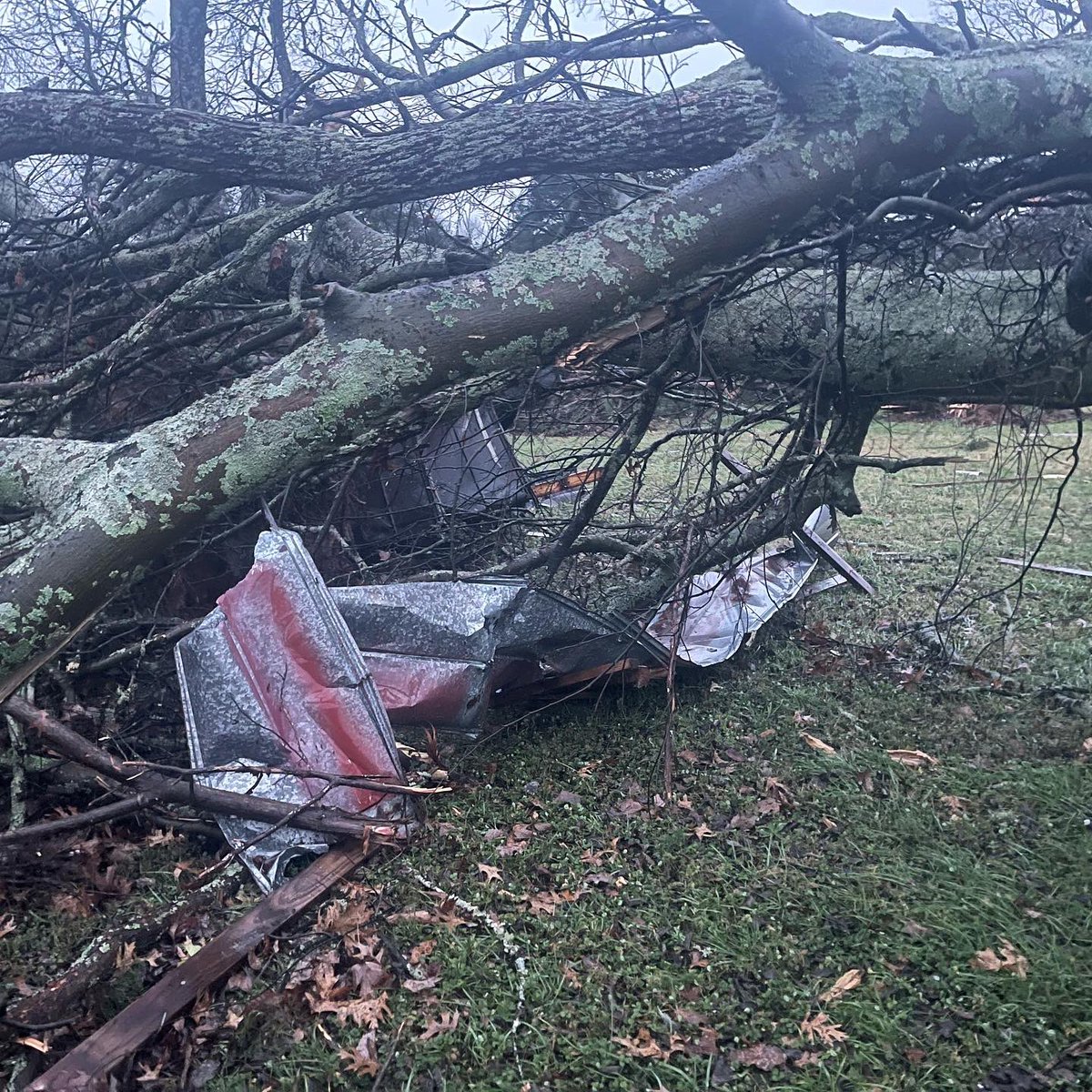 lacytaylor23's tweet photo. @NashSevereWx We are on Old Lebanon Dirt Road in Mount Juliet.  Here are some pics of our yard/barn right past the county line.  That building is our storage barn @WilsonSevereWX https://t.co/nkV7qtlNsT