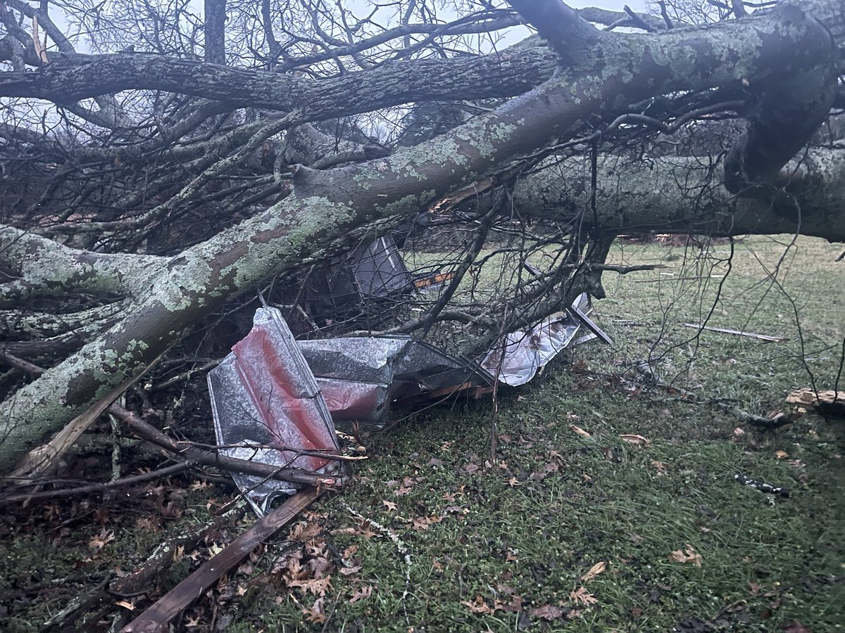 lacytaylor23's tweet photo. @NashSevereWx We are on Old Lebanon Dirt Road in Mount Juliet.  Here are some pics of our yard/barn right past the county line.  That building is our storage barn @WilsonSevereWX https://t.co/nkV7qtlNsT