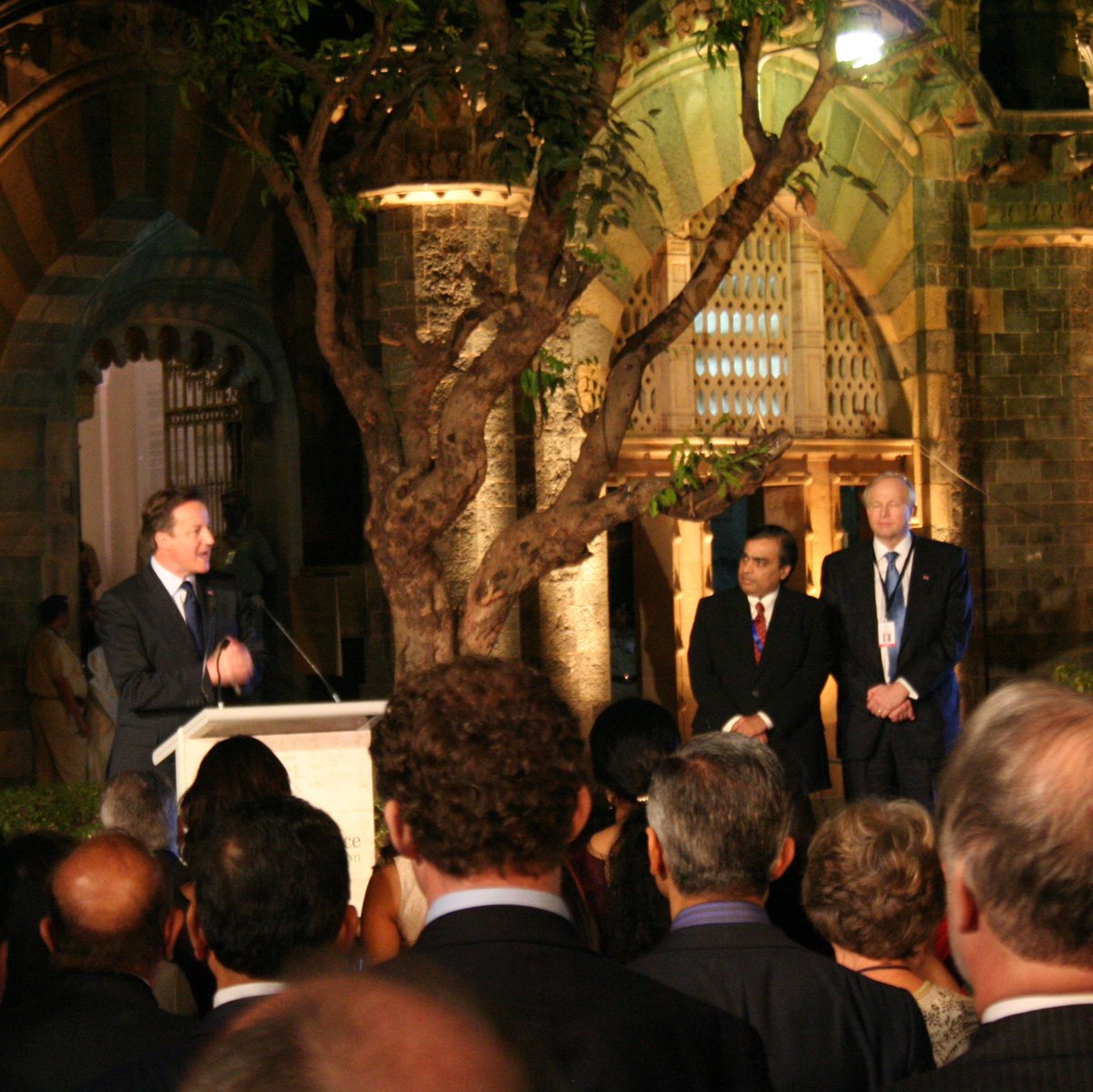 CSMVSmumbai's tweet photo. Looking back at the visit of David Cameron MP (Prime Minister, UK) to our exhibition with The British Museum - Mummy: The Inside Story.
CSMVS Mumbai, 2013.
#CSMVS100 #CSMVSMumbai #100yearsofstories #100yearsofideas #100yearsofhistory https://t.co/1IMFhoGvMc
