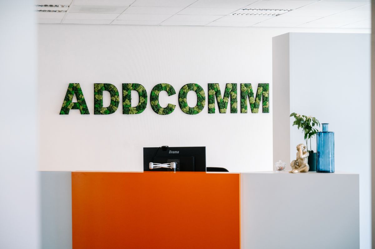 MVO_Register's tweet photo. AddComm heeft ook in 2021 haar MVO prestaties weer verbeterd! Onder andere door gebruik te maken van zonnepanelen op het dak, introductie van een inhouse gym en een social return bouwblokken model. Maar ook door het geven van advies mbt sociaal verantwoord incasseren aan klanten. https://t.co/42sH4k8iCE