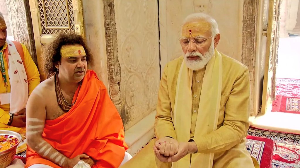 RachnaPathak11's tweet photo. सुबह बनारस,शाम बनारस,
   मोदी तेरे, नाम बनारस
  🚩हर हर महादेव🚩
#न्यायोचित समाधान की आस मे 
#शिक्षा मित्र उत्तर प्रदेश 
@PMOIndia 
@myogiadityanath https://t.co/Zm7mmJJmd7