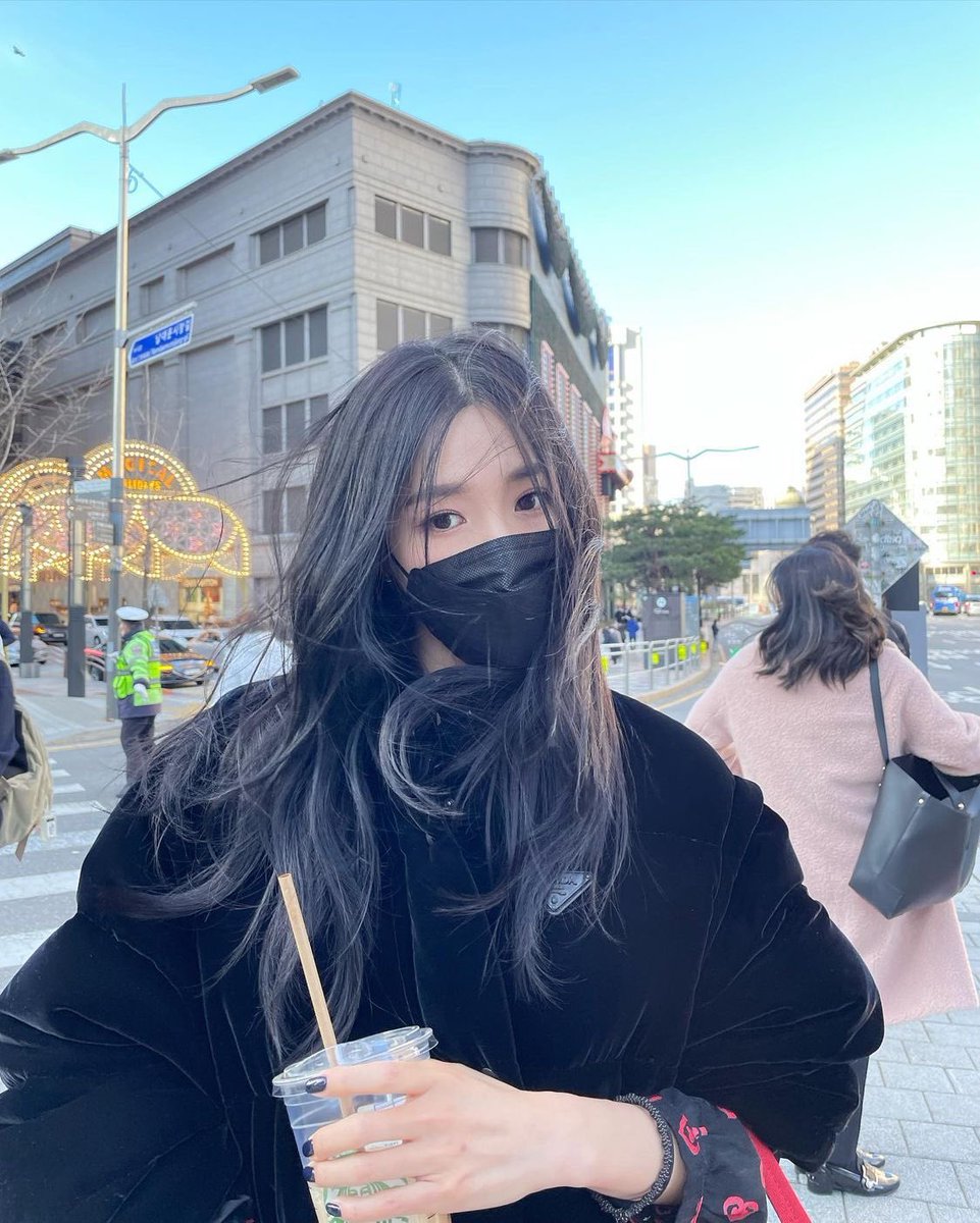 TIFFANY_stagram's tweet photo. [2021.12.13][INSTAGRAM CAROUSEL] tiffanyyoungofficial : 🧊👼🏻🧊
https://t.co/XzpadwCal2 (1)
#TiffanyYoung https://t.co/gYaOXOuQyl