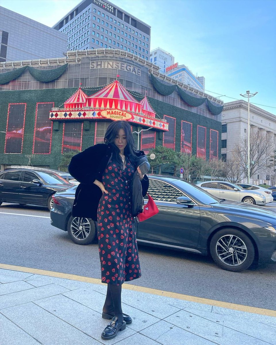 TIFFANY_stagram's tweet photo. [2021.12.13][INSTAGRAM CAROUSEL] tiffanyyoungofficial : 🧊👼🏻🧊
https://t.co/XzpadwCal2 (1)
#TiffanyYoung https://t.co/gYaOXOuQyl