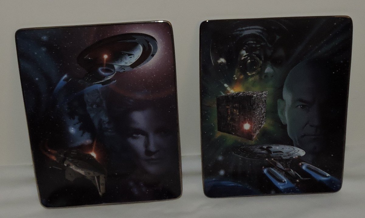 1TrekFan's tweet photo. For some reason tonight I am thinking about my #TomParisPlate on pre-order with @TrekUnlimited, wondering if it will arrive before #Christmas 🤔
In the meantime, here are 2 other #StarTrek plates from the #FranklinMint in 1998: Defenders of the Final Frontier #Voyager and #TNG https://t.co/QMgSQTelja
