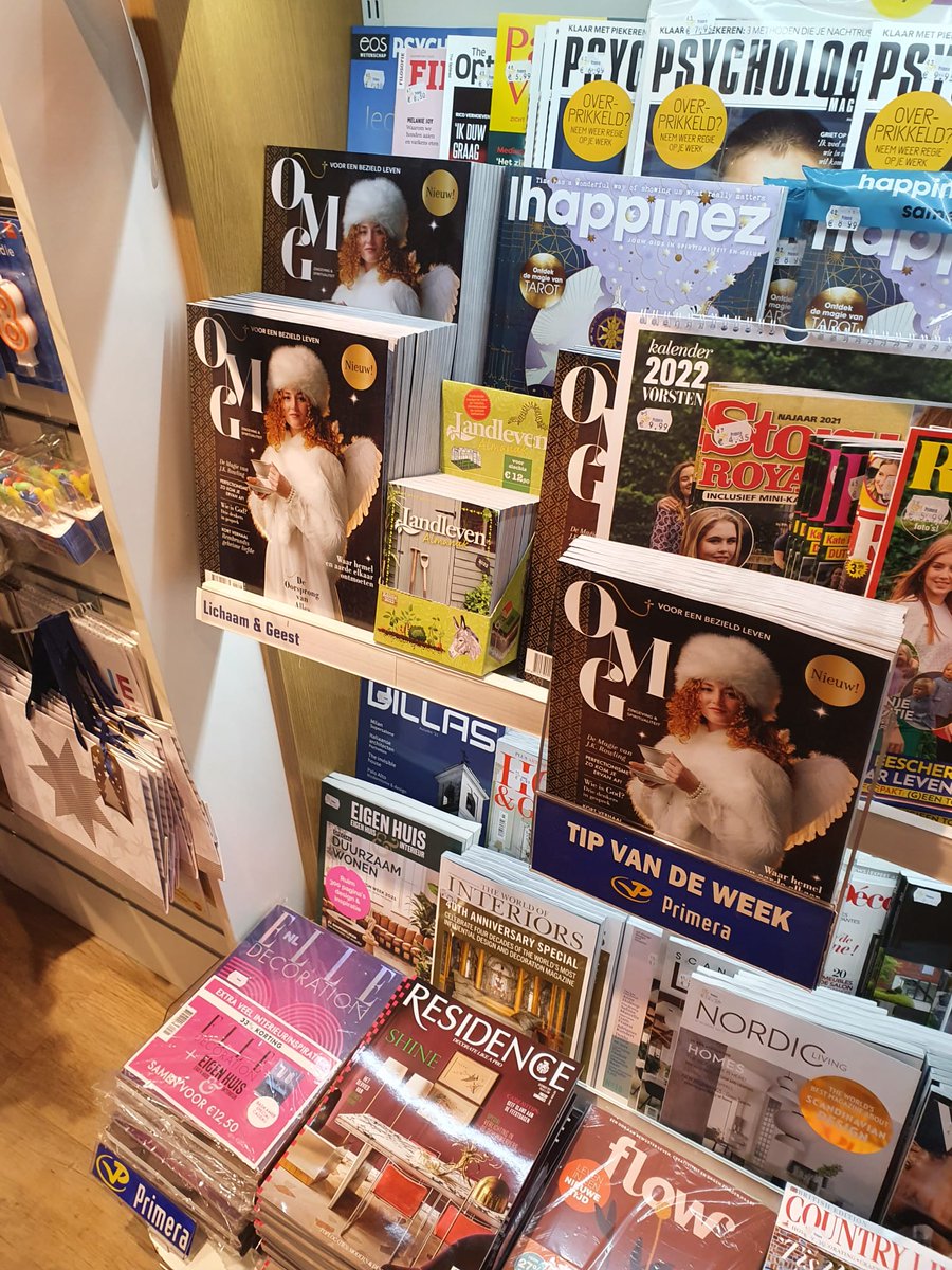 KatjaKreukels's tweet photo. Nog op zoek naar een kerstcadeau met inhoud? #OMG4 ligt nu in de winkel met ook weer een verhaal van mij. Vier nieuwe mystieke ervaringen! Bestellen kan ook: https://t.co/KBGCI6zuH2 https://t.co/IU3iAPMRLl