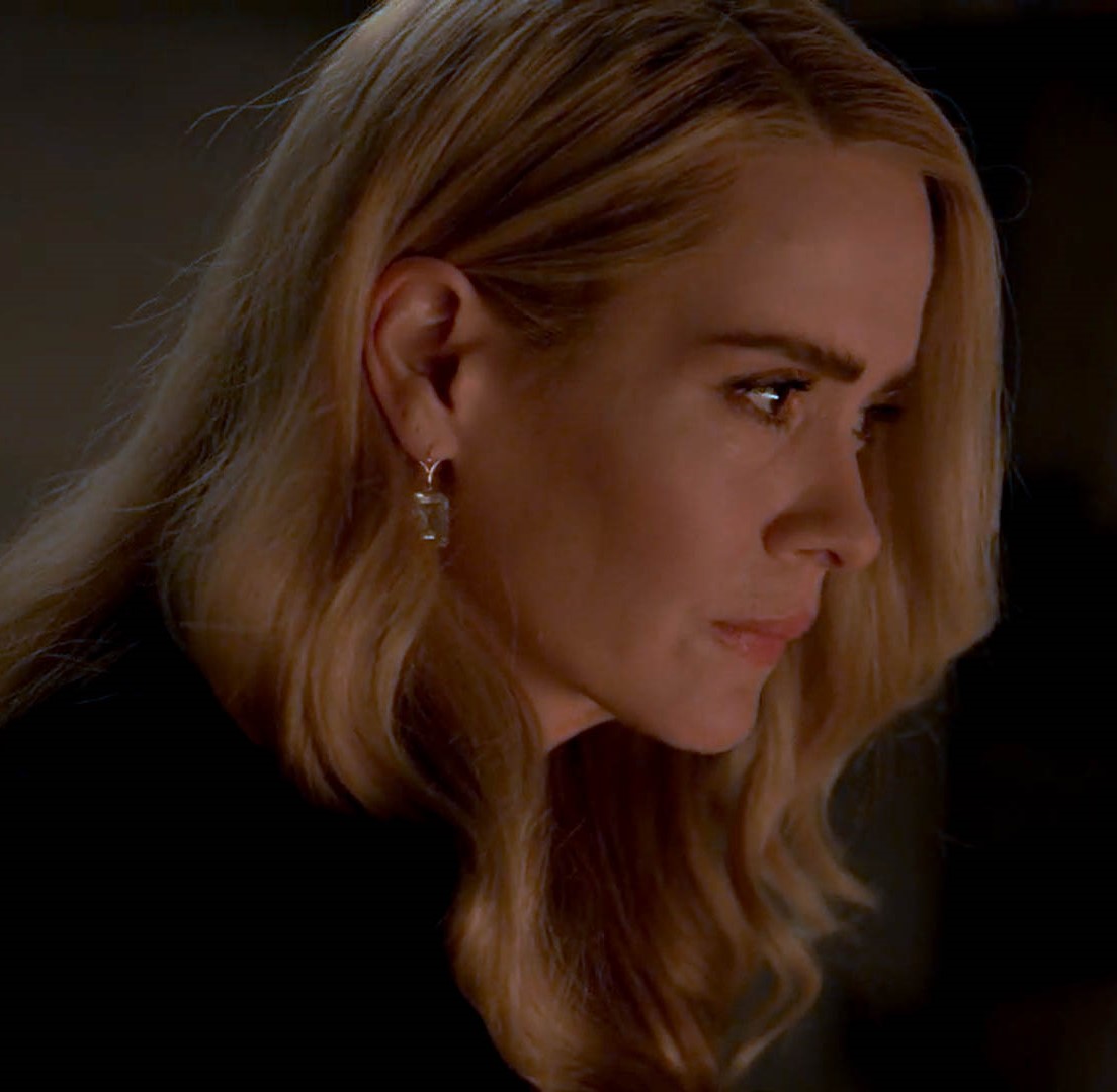 paulsonarchives's tweet photo. this shot of sarah paulson is taking me out https://t.co/UeQFeMnmah