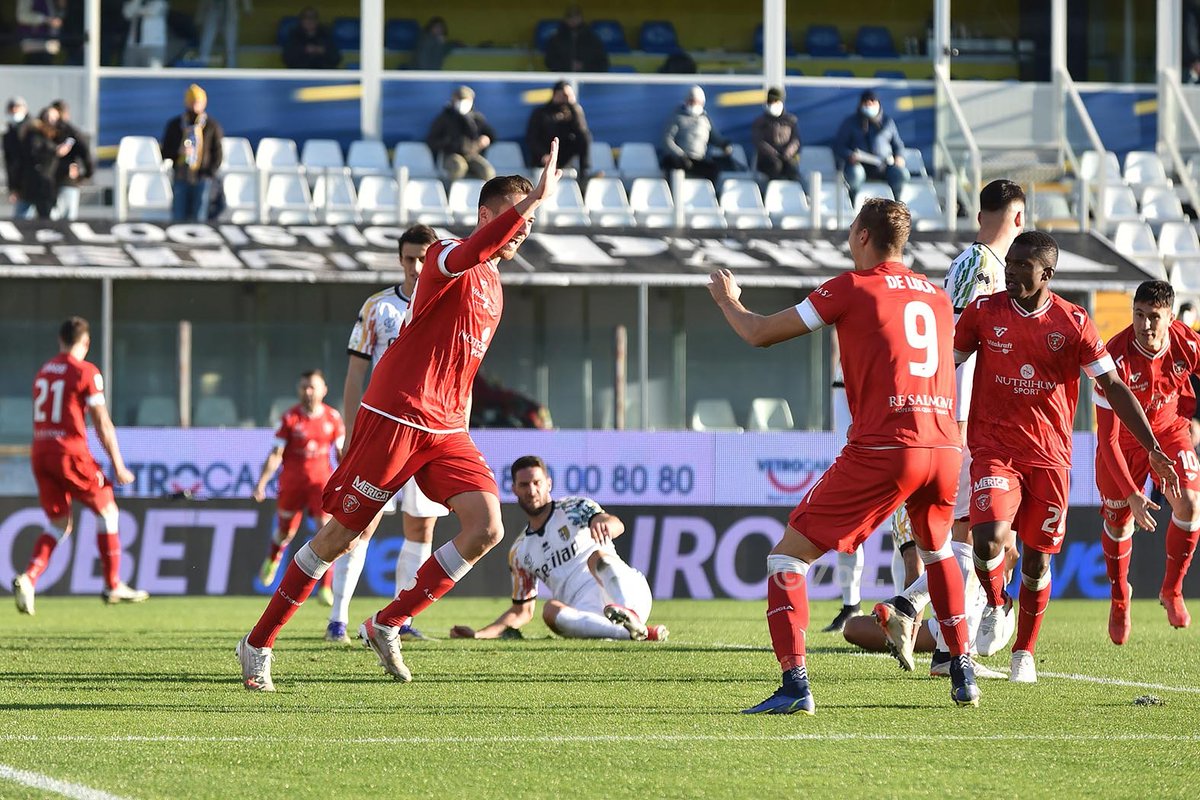 ACPerugiaCalcio's tweet photo. 🎙️| SALA STAMPA
#ParmaPerugia, post gara con Pippo #Sgarbi
https://t.co/HNFW7PnyuQ
#forzagrifo @Lega_B #SerieBKT #PARPER https://t.co/oNeJykdnhN