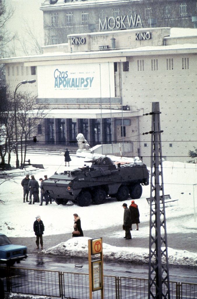 LostfoundE's tweet photo. Today is the 40th anniversary of the introduction of martial law in Poland. Here's legendary photo by Chris Niedenthal. Kino Moskwa in Warsaw was just showing Coppola's "Apocalypse Now", December 1981 https://t.co/1jK8AH1cTQ