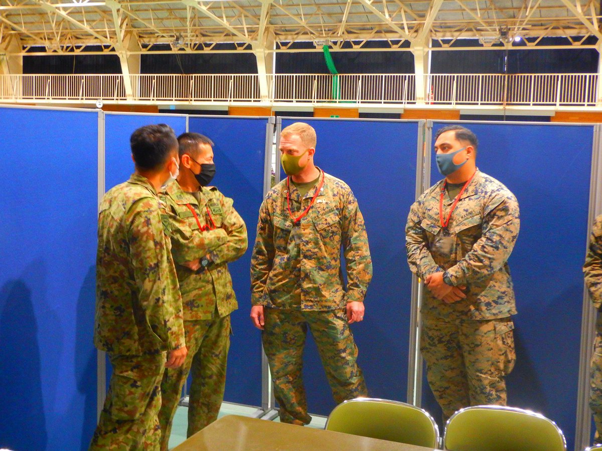 jgsdf_gcc_ardb's tweet photo. 【Yama Sakura 81】
ARDB Field Artillery Battalion exchanged opinion with the members of Air Naval Ground Liaison Company (ANGLICO) during the exercise YS81. They agreed to deepen their partnership and continue their interaction. #ANGLICO #FA https://t.co/9VOzFZcWlB