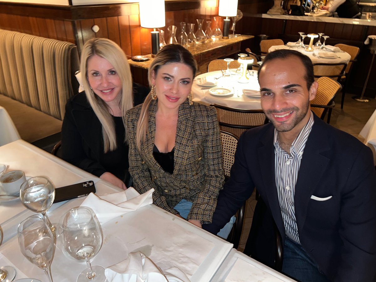 SimonaMangiante's tweet photo. Happy night with Great people. #patriots🇺🇸 #usa #republicanscalifornia #conservativewomen https://t.co/2QsoeXwCXc