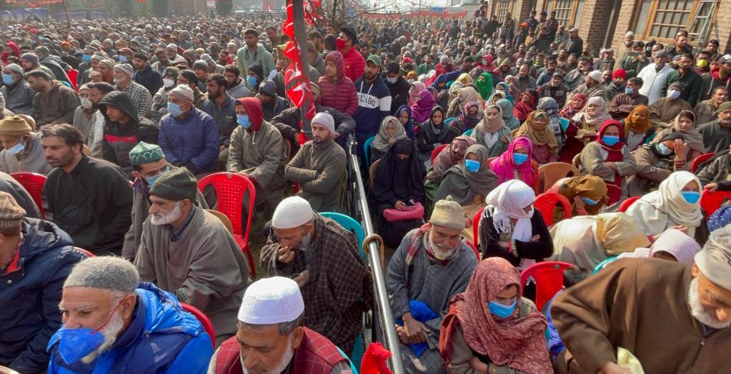 JKNC_'s tweet photo. Vice-President @OmarAbdullah addressed a workers’ meeting at TRC, Kupwara. GS Ali Muhammad Sagar, PP @nasirsogami, Choudary Muhammad Ramzan, Mir Saifullah, other party leaders and functionaries were also present. https://t.co/teVG3nR5gU