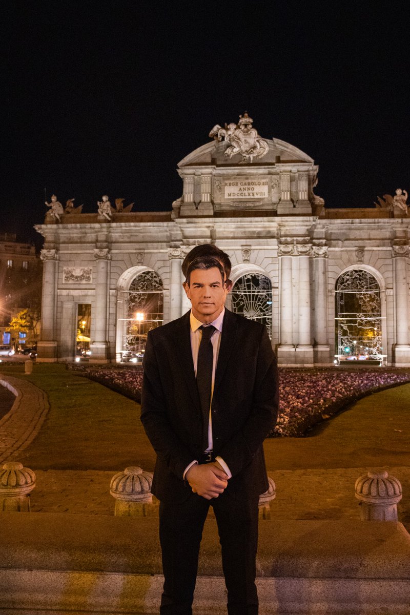 Ahí está, ahí está viendo pasar el tiempo... LA PUERTA DE ALCALÁ. 🎵 #meencantaesacanción