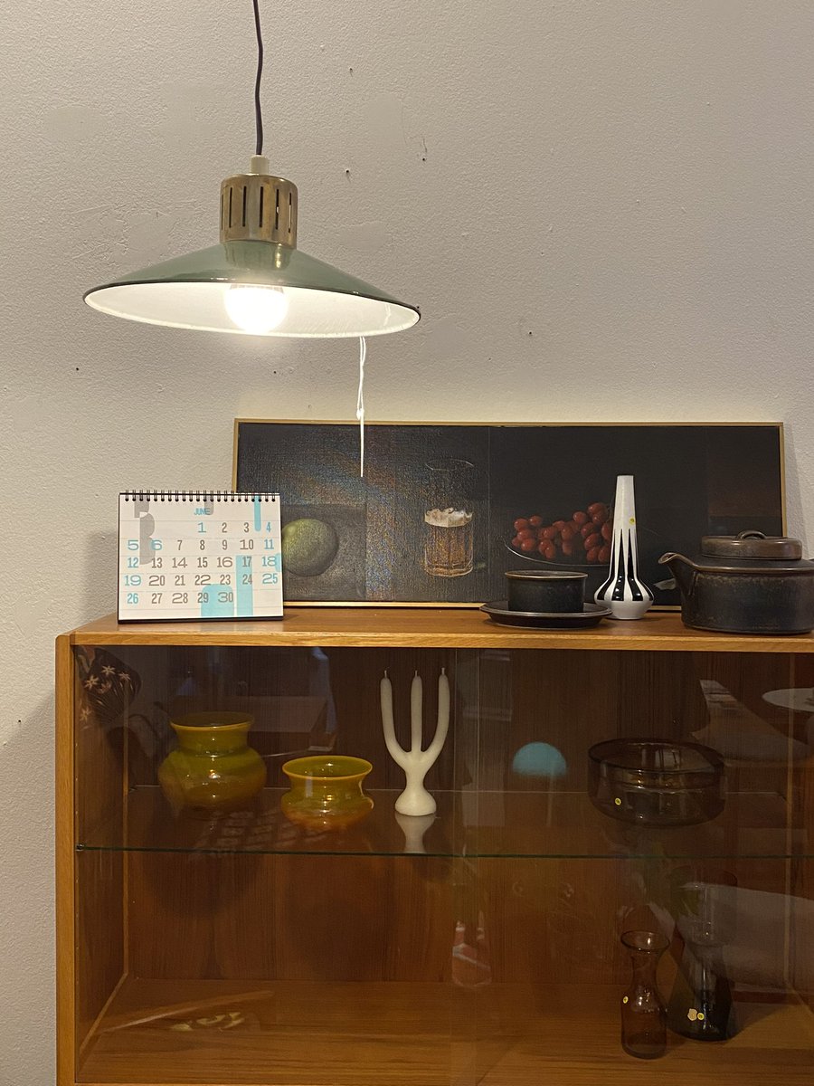 4년 째 제작중인 달력. 재미로 그냥 시작했다가 꾸준한 캐릭터 되어보려고 겨우겨우 이어 나간다. #2022calendar #risography