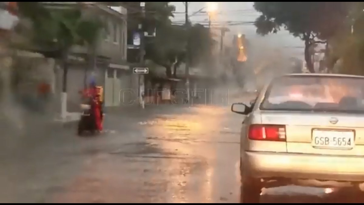 jtcedeno's tweet photo. #ClimaSociedad "El invierno" o la estación lluviosa llega a la Costa. El domingo 12-diciembre, el acumulado de precipitación en el Arpto. de Guayaquil marcó 81.1 mm/día, excediendo en una sola jornada diaria el promedio de prec de diciembre (63 mm/mes). https://t.co/Ch3UPM5mf7