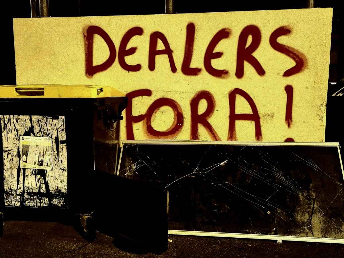 FTViaStella's tweet photo. "Pour les consommateurs, c'est une putain de belle époque !"
Premier volet de l'enquête que nous consacrons cette semaine sur le site de viastella à la #drogue en #Corse :  
https://t.co/vlKHKnxQ4n https://t.co/JFBmCZ1uWU