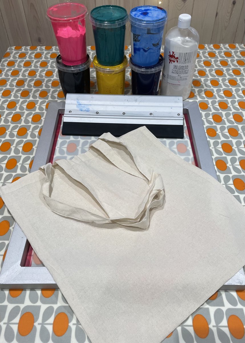 UrrasOG's tweet photo. #Sunnd2022 - #DIYScreenprinting
Join #CreativePractitioner Elaine Smith to learn basic approaches to #screenprinting on both fabric &amp; paper,making #drawings into #stencils &amp; #printing your own unique tote bag &amp; paper prints.
🎟: https://t.co/NZOD06f2oF
ℹ️: https://t.co/RdDSqG9sG2 https://t.co/I18rNw3P9Y