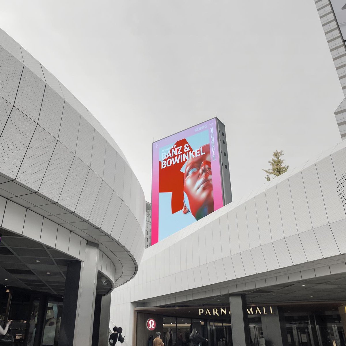 BanzBowinkel's tweet photo. ❤️ One of our favourite screens ❤️

„Binary I 03“ in Seoul 🤩

From Times Square to Shibuya Crossing – Porsche and KÖNIG turned some of the world’s most iconic billboards into a Global Gallery. https://t.co/cLQF4feite